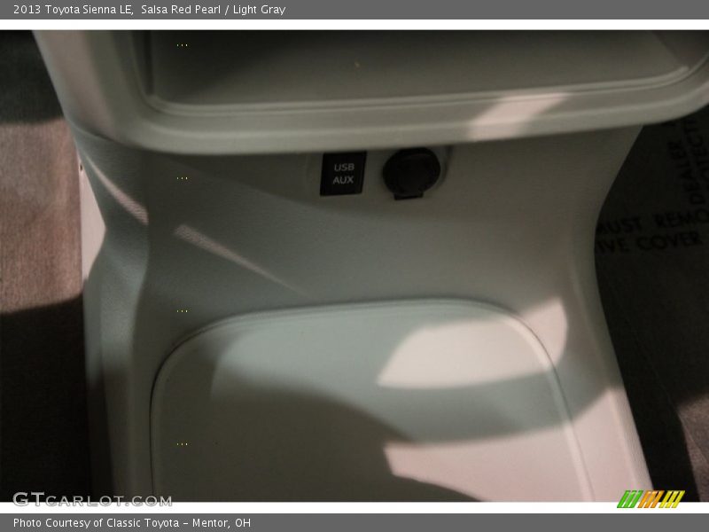 Salsa Red Pearl / Light Gray 2013 Toyota Sienna LE