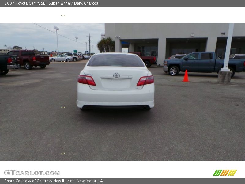 Super White / Dark Charcoal 2007 Toyota Camry SE