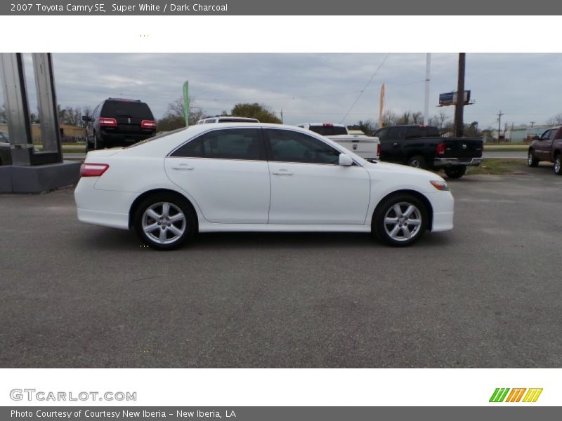 Super White / Dark Charcoal 2007 Toyota Camry SE