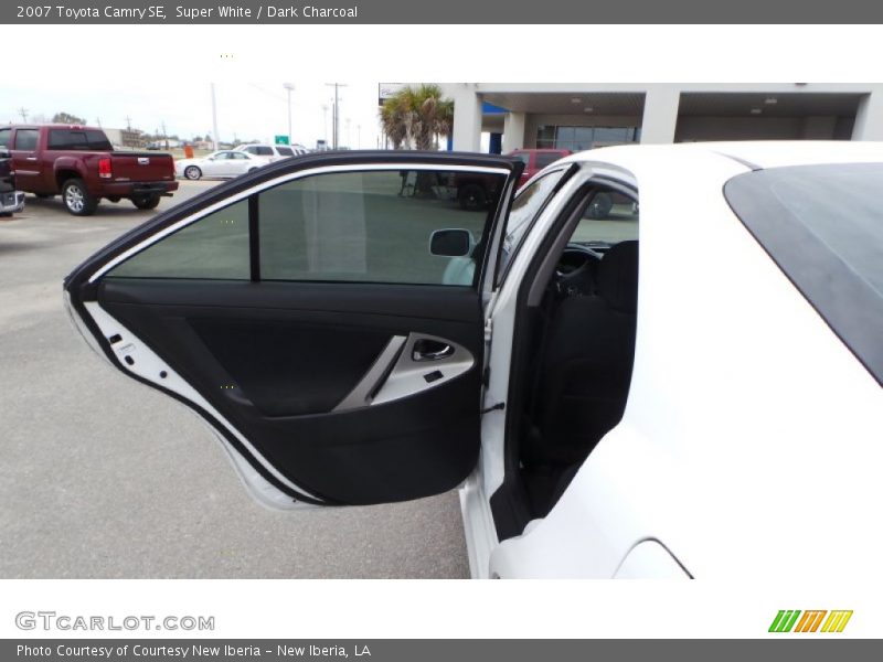 Super White / Dark Charcoal 2007 Toyota Camry SE