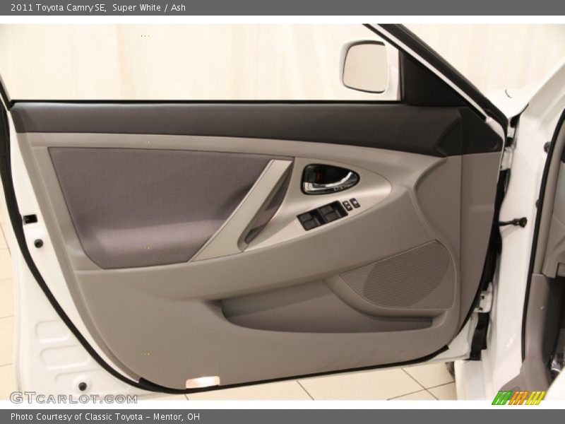 Super White / Ash 2011 Toyota Camry SE