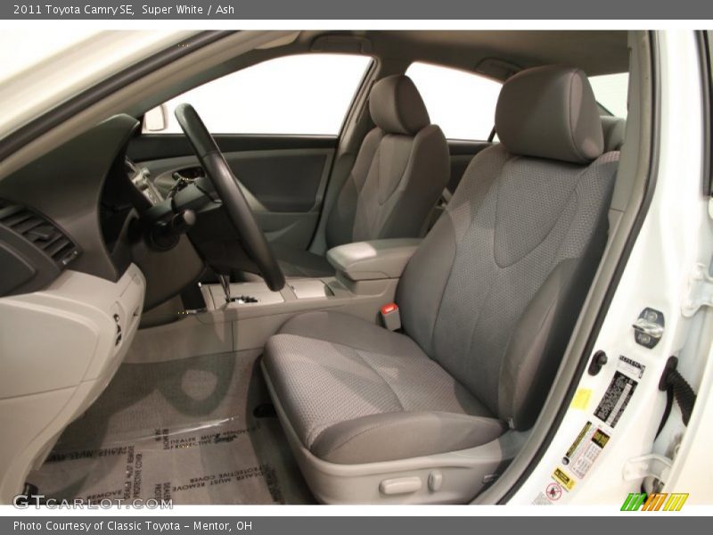 Super White / Ash 2011 Toyota Camry SE