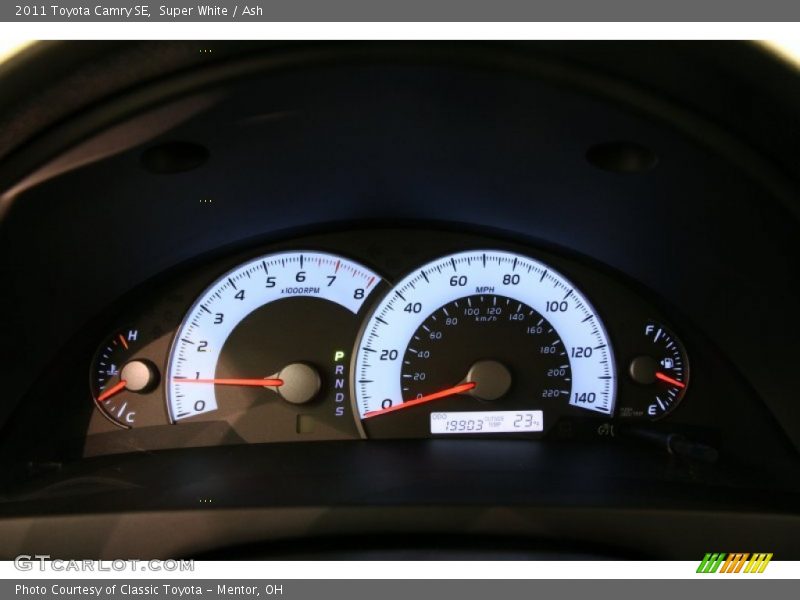 Super White / Ash 2011 Toyota Camry SE