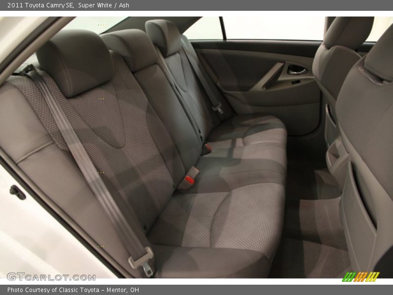 Super White / Ash 2011 Toyota Camry SE