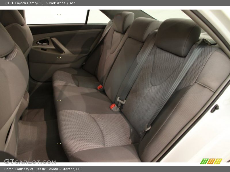 Super White / Ash 2011 Toyota Camry SE