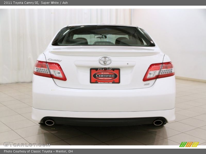 Super White / Ash 2011 Toyota Camry SE