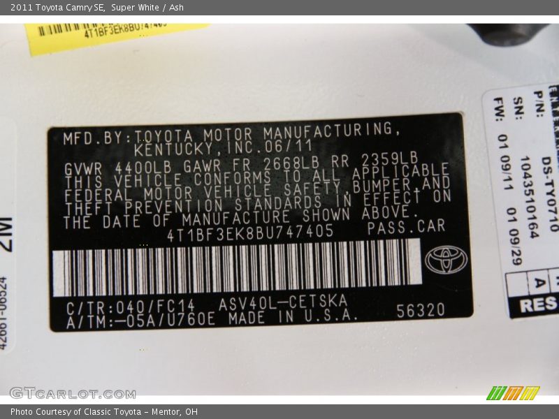 Super White / Ash 2011 Toyota Camry SE