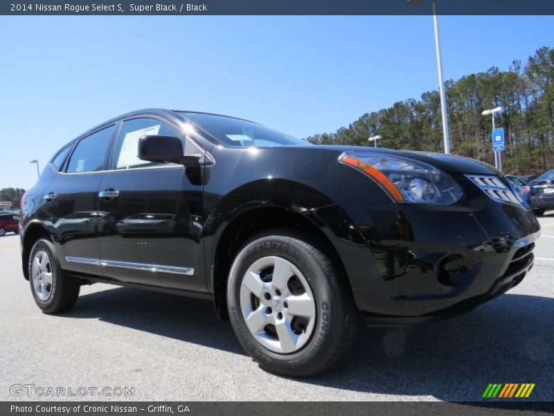Front 3/4 View of 2014 Rogue Select S