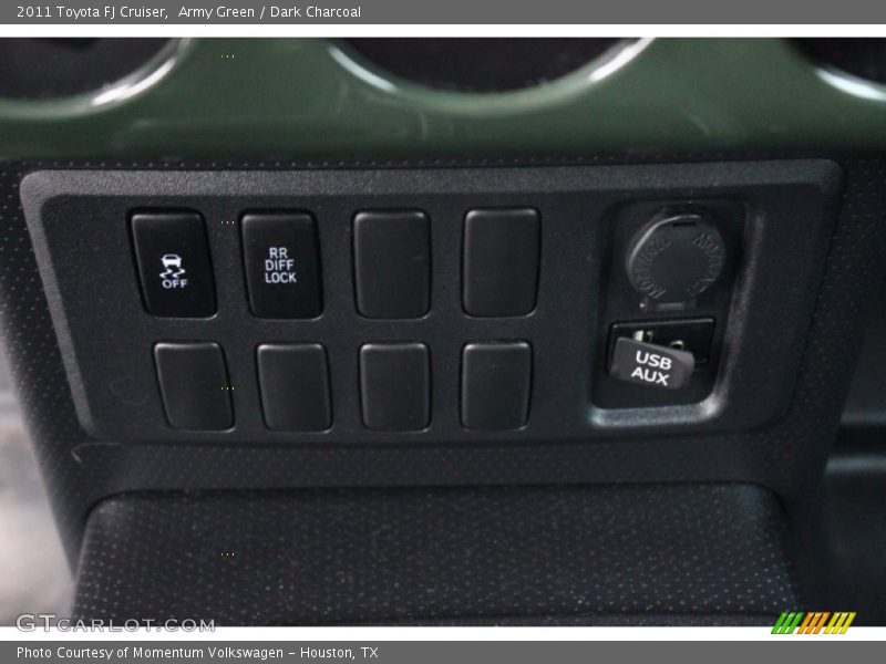 Controls of 2011 FJ Cruiser 