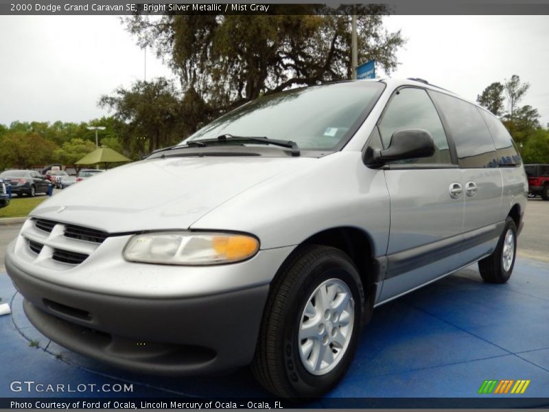 Front 3/4 View of 2000 Grand Caravan SE