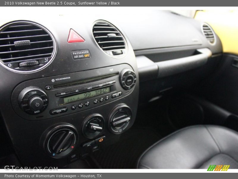 Sunflower Yellow / Black 2010 Volkswagen New Beetle 2.5 Coupe