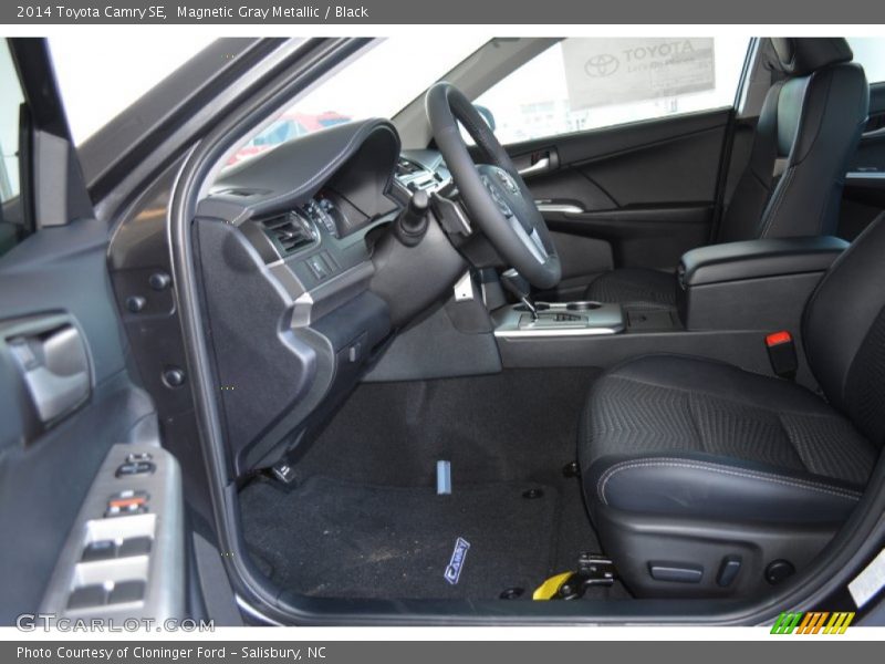 Magnetic Gray Metallic / Black 2014 Toyota Camry SE