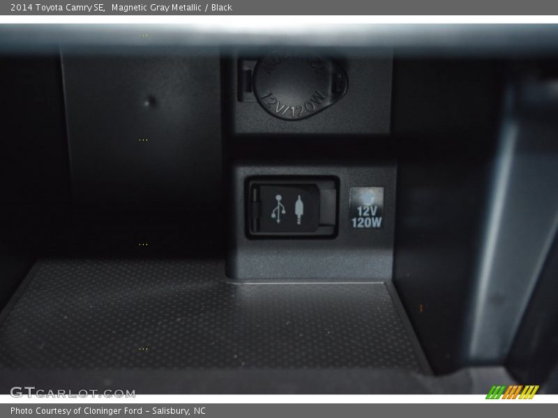 Magnetic Gray Metallic / Black 2014 Toyota Camry SE