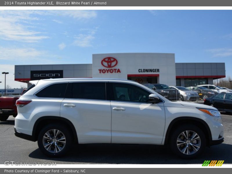 Blizzard White Pearl / Almond 2014 Toyota Highlander XLE