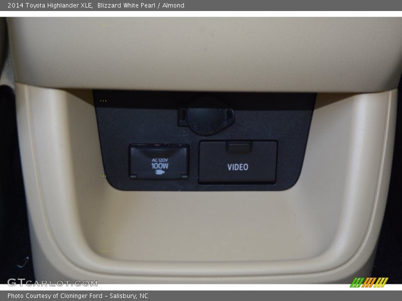 Blizzard White Pearl / Almond 2014 Toyota Highlander XLE