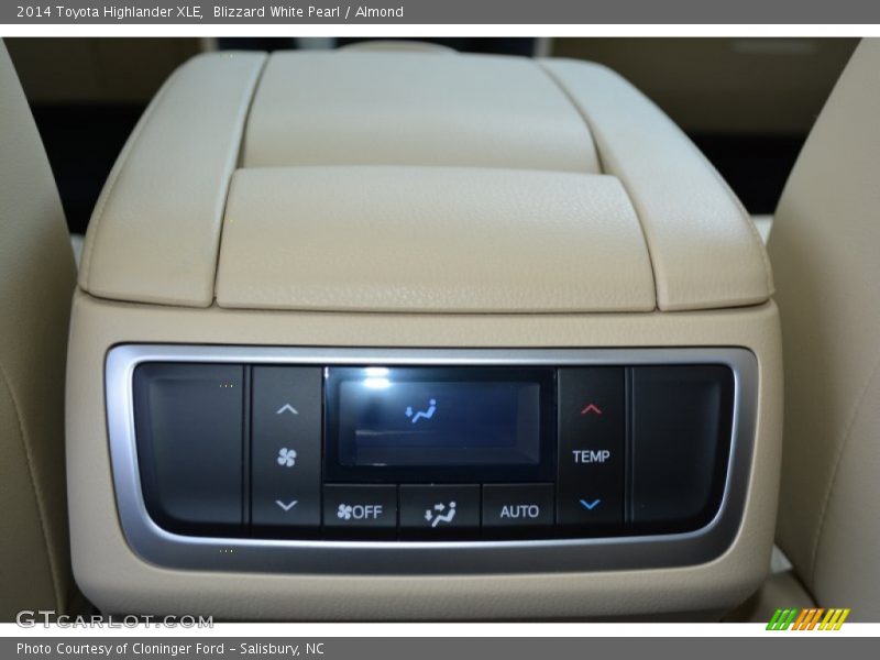 Blizzard White Pearl / Almond 2014 Toyota Highlander XLE