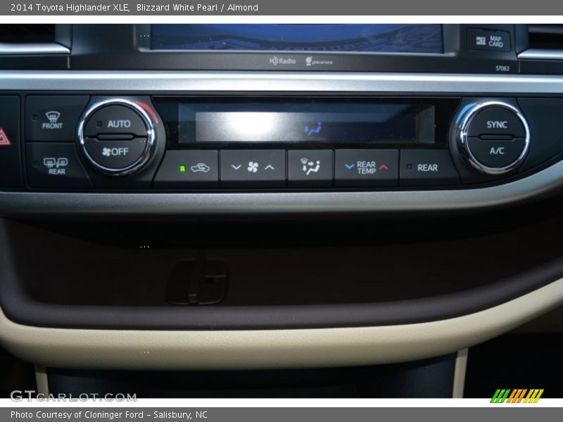 Blizzard White Pearl / Almond 2014 Toyota Highlander XLE