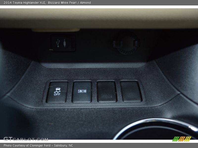 Blizzard White Pearl / Almond 2014 Toyota Highlander XLE