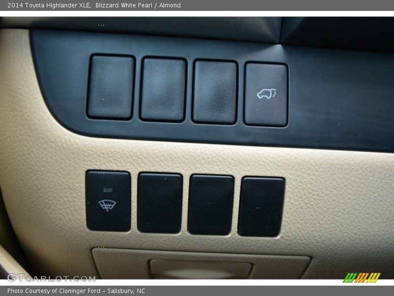 Blizzard White Pearl / Almond 2014 Toyota Highlander XLE