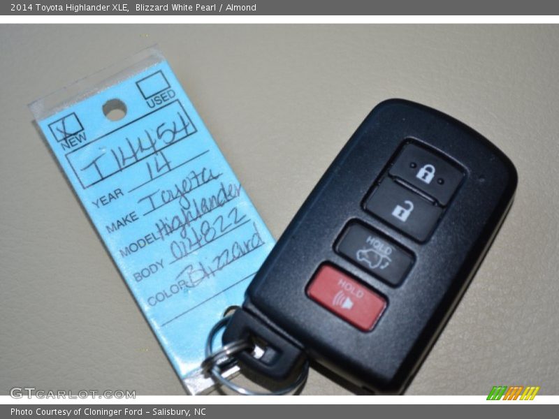Blizzard White Pearl / Almond 2014 Toyota Highlander XLE