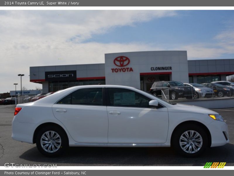 Super White / Ivory 2014 Toyota Camry LE