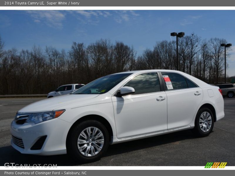 Super White / Ivory 2014 Toyota Camry LE