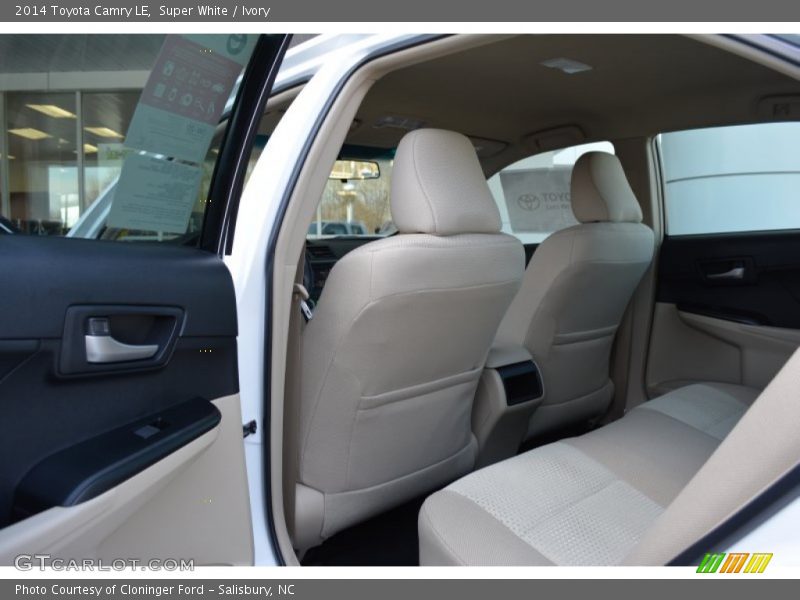 Super White / Ivory 2014 Toyota Camry LE