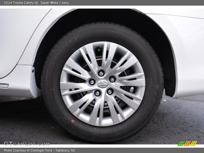 Super White / Ivory 2014 Toyota Camry LE