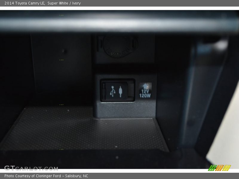 Super White / Ivory 2014 Toyota Camry LE