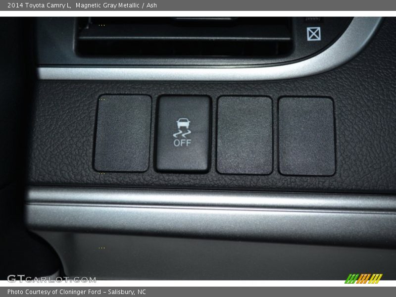 Magnetic Gray Metallic / Ash 2014 Toyota Camry L
