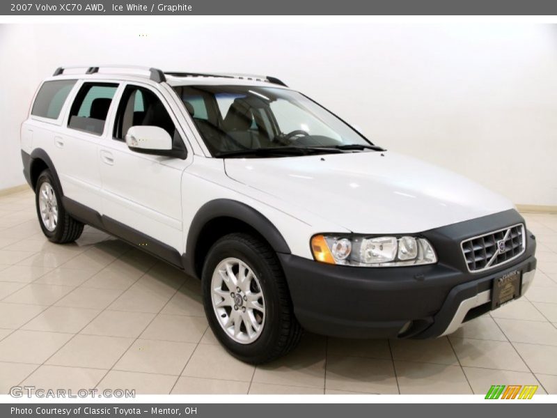 Ice White / Graphite 2007 Volvo XC70 AWD
