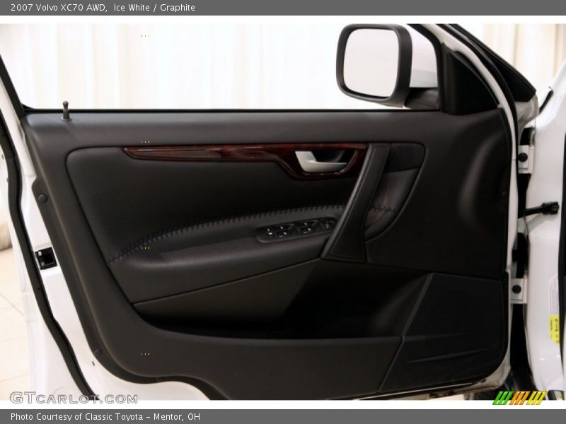 Ice White / Graphite 2007 Volvo XC70 AWD