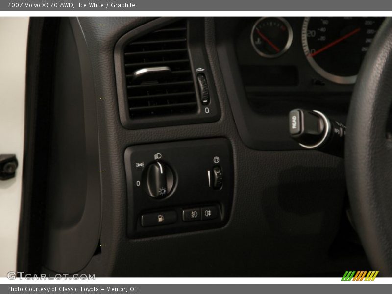 Ice White / Graphite 2007 Volvo XC70 AWD