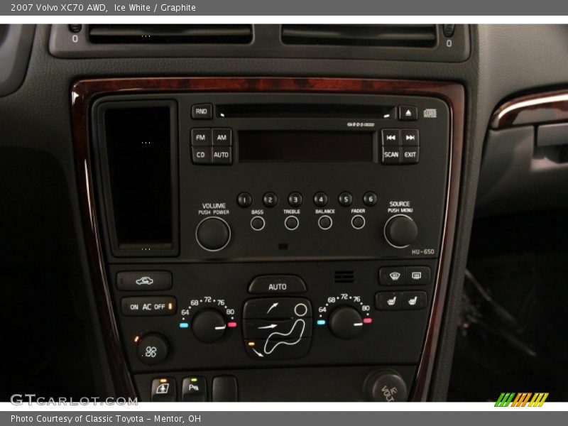Ice White / Graphite 2007 Volvo XC70 AWD