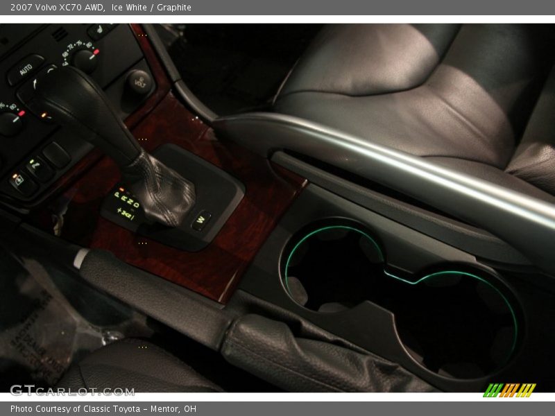 Ice White / Graphite 2007 Volvo XC70 AWD