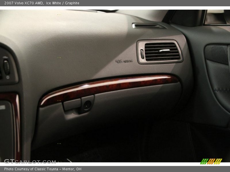Ice White / Graphite 2007 Volvo XC70 AWD