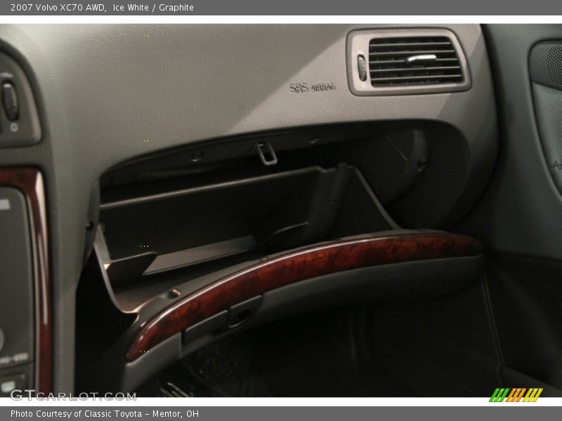 Ice White / Graphite 2007 Volvo XC70 AWD