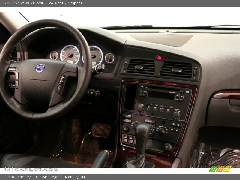 Ice White / Graphite 2007 Volvo XC70 AWD