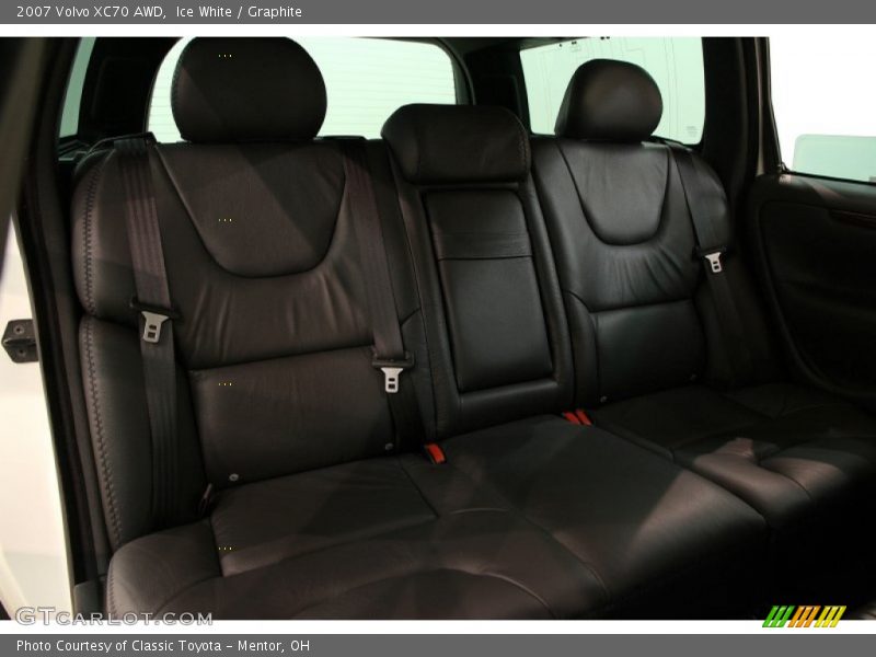 Ice White / Graphite 2007 Volvo XC70 AWD