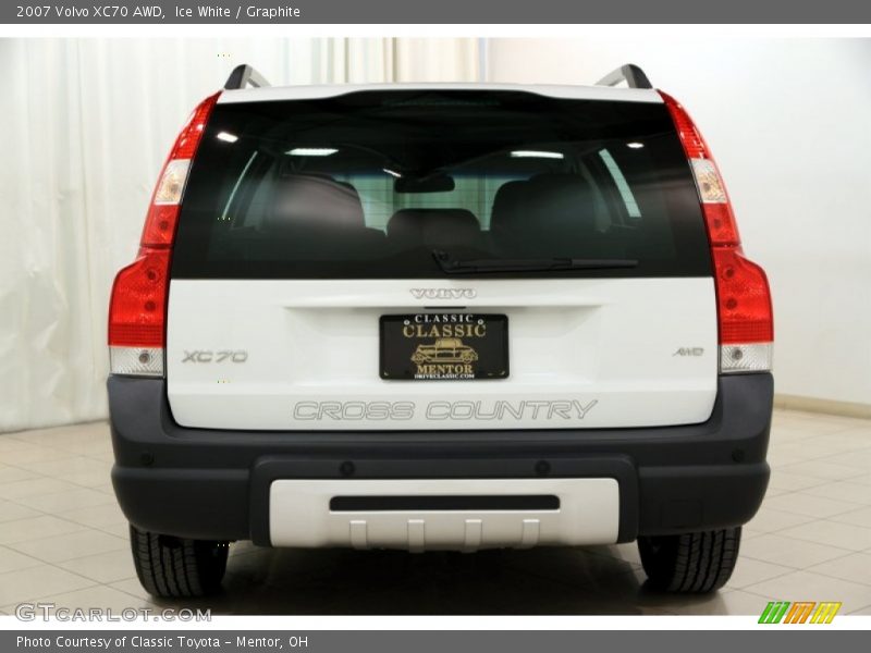 Ice White / Graphite 2007 Volvo XC70 AWD