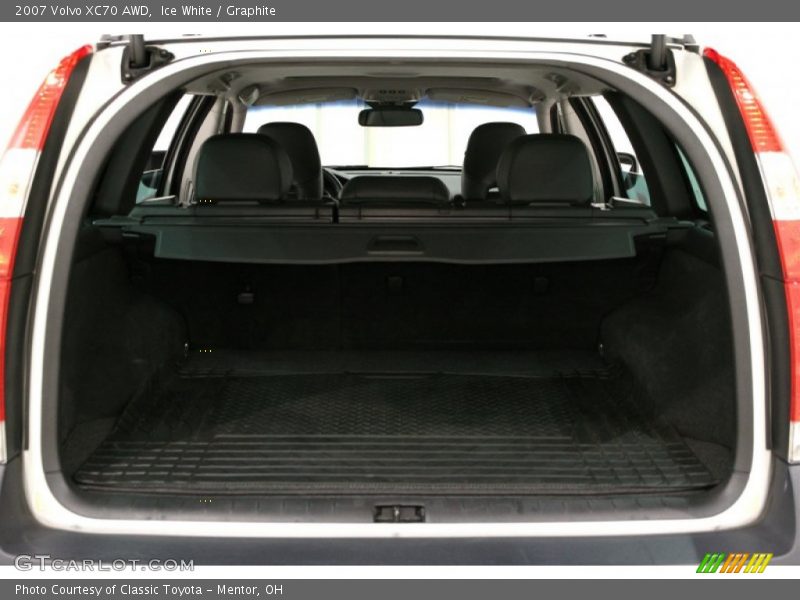 Ice White / Graphite 2007 Volvo XC70 AWD