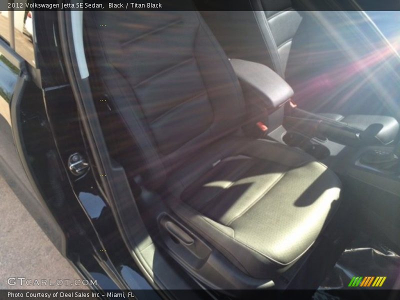 Black / Titan Black 2012 Volkswagen Jetta SE Sedan