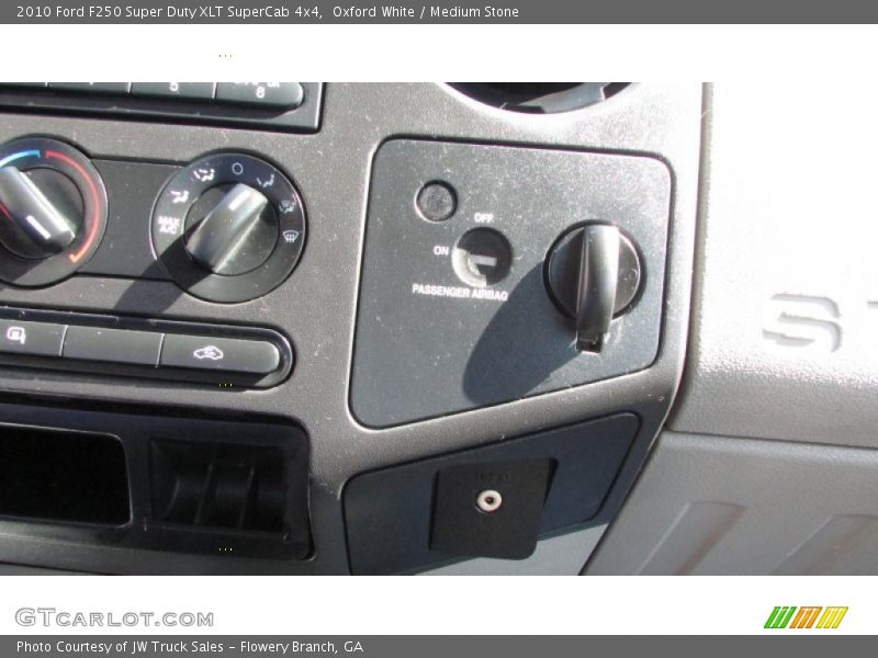 Oxford White / Medium Stone 2010 Ford F250 Super Duty XLT SuperCab 4x4