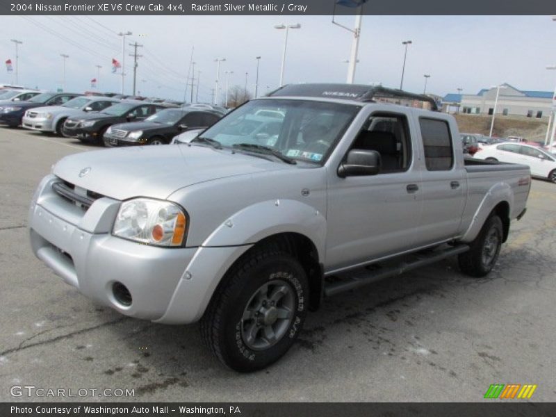 Front 3/4 View of 2004 Frontier XE V6 Crew Cab 4x4