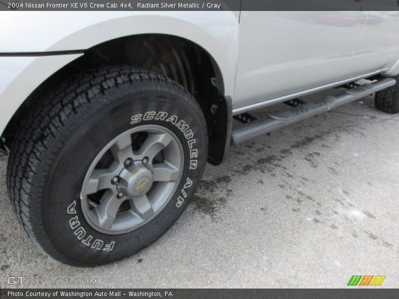 Radiant Silver Metallic / Gray 2004 Nissan Frontier XE V6 Crew Cab 4x4