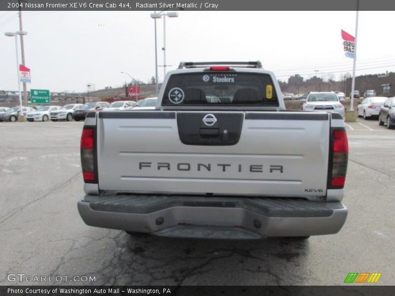 Radiant Silver Metallic / Gray 2004 Nissan Frontier XE V6 Crew Cab 4x4