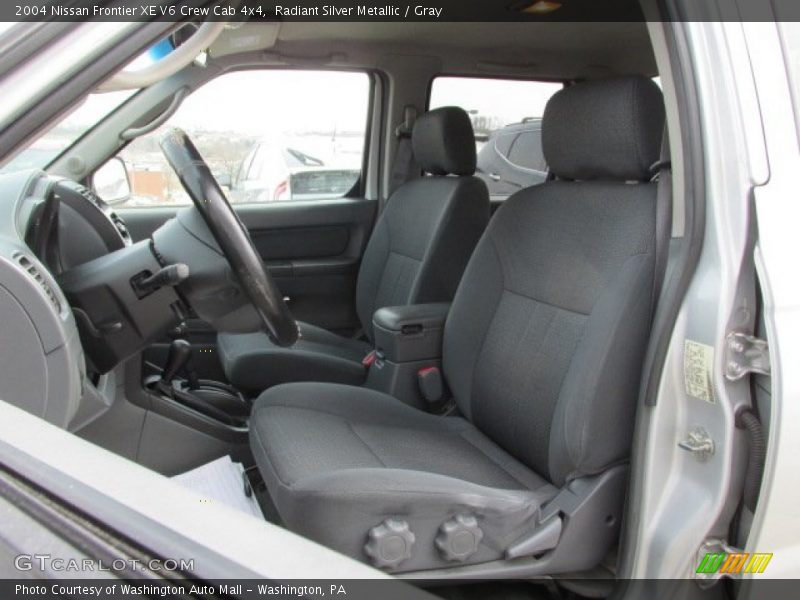 Radiant Silver Metallic / Gray 2004 Nissan Frontier XE V6 Crew Cab 4x4