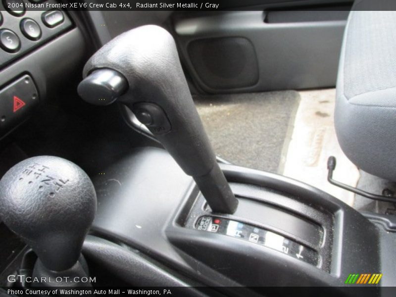 Radiant Silver Metallic / Gray 2004 Nissan Frontier XE V6 Crew Cab 4x4