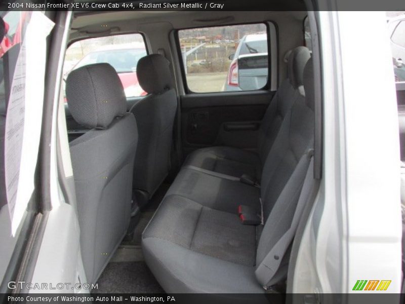 Radiant Silver Metallic / Gray 2004 Nissan Frontier XE V6 Crew Cab 4x4