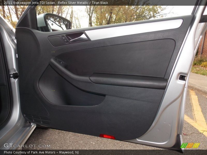 Reflex Silver Metallic / Titan Black 2011 Volkswagen Jetta TDI Sedan